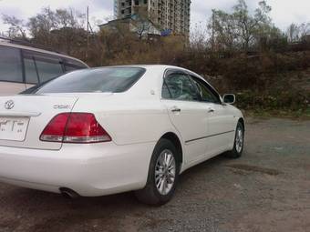 2004 Toyota Crown Pictures