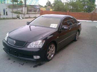 2004 Toyota Crown Images