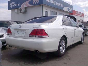2004 Toyota Crown Photos