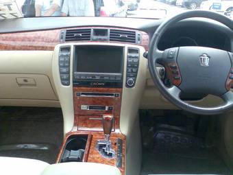 2004 Toyota Crown Wallpapers