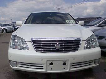 2004 Toyota Crown Images