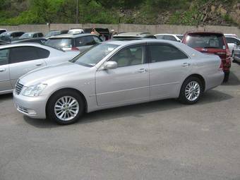 2004 Toyota Crown Pictures