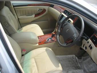 2004 Toyota Crown Photos