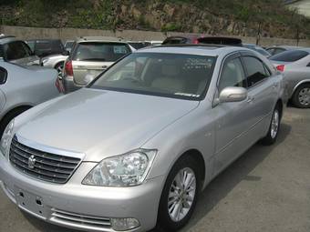 2004 Toyota Crown Pictures