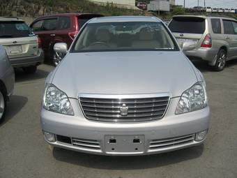 2004 Toyota Crown Pics