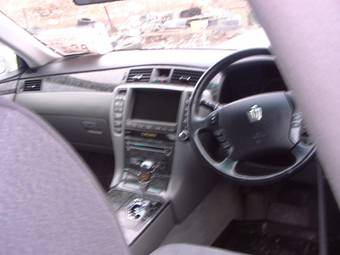2004 Toyota Crown Photos