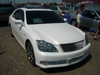 2004 Toyota Crown Wallpapers