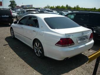 2004 Toyota Crown Pictures