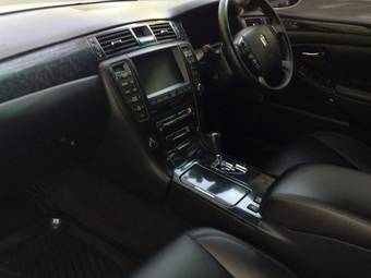2004 Toyota Crown Pictures