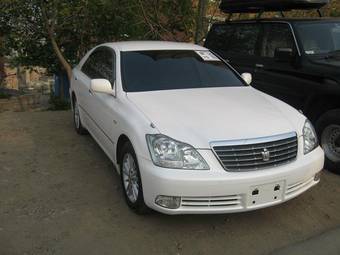 2004 Toyota Crown Pictures