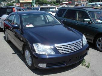 2004 Toyota Crown Photos