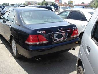 2004 Toyota Crown Photos