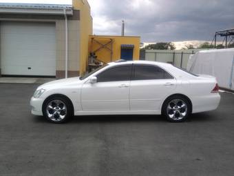 2004 Toyota Crown Pictures