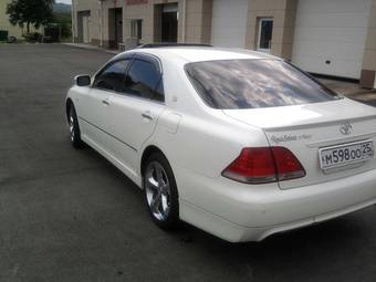 2004 Toyota Crown Photos