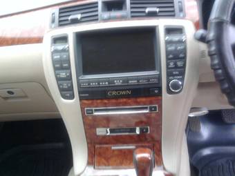 2004 Toyota Crown Images