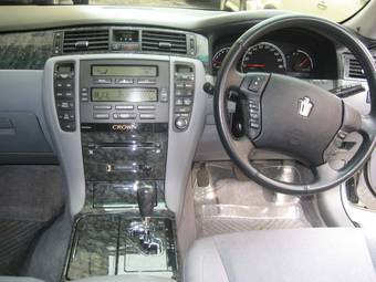 2004 Toyota Crown Photos