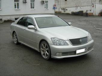 2004 Toyota Crown Photos