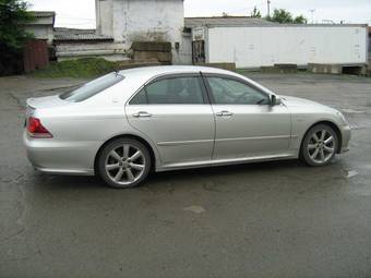 2004 Toyota Crown Pictures