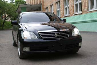 2004 Toyota Crown Photos