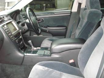 2004 Toyota Crown Photos