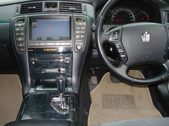 2004 Toyota Crown Images