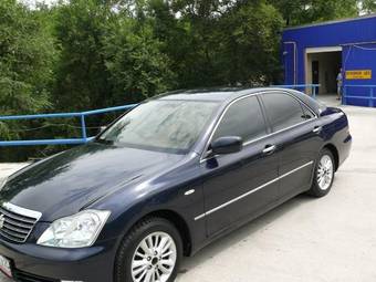 2004 Toyota Crown Photos