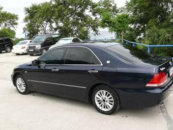 2004 Toyota Crown Photos