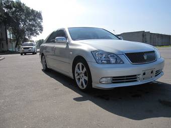 2004 Toyota Crown Photos