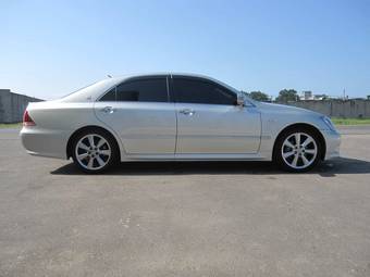 2004 Toyota Crown Pictures