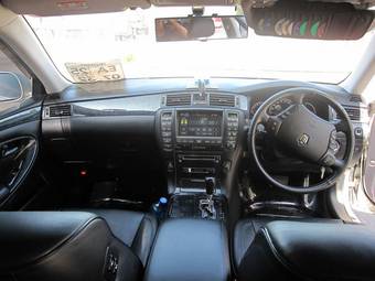 2004 Toyota Crown Photos