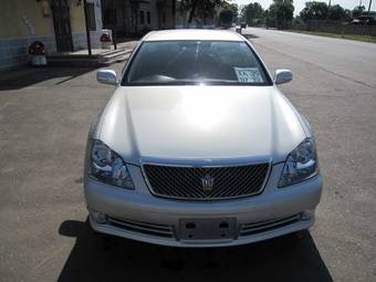 2004 Toyota Crown Images