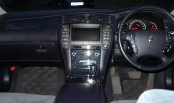 2004 Toyota Crown Photos