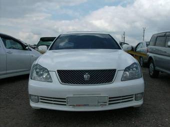 2004 Toyota Crown Pictures