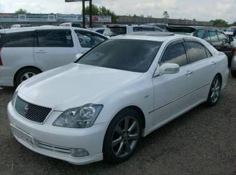 2004 Toyota Crown Pics