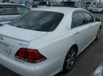 2004 Toyota Crown Pictures