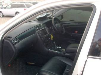 2004 Toyota Crown Photos