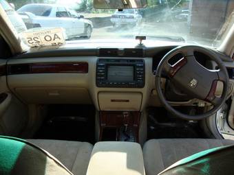 2004 Toyota Crown Photos