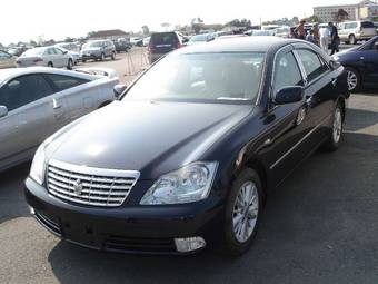 2004 Toyota Crown Photos