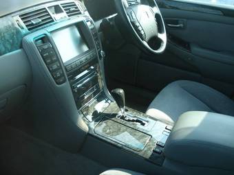 2004 Toyota Crown Pictures