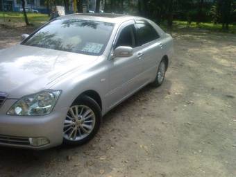 2004 Toyota Crown Pictures