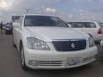 2004 Toyota Crown Pictures