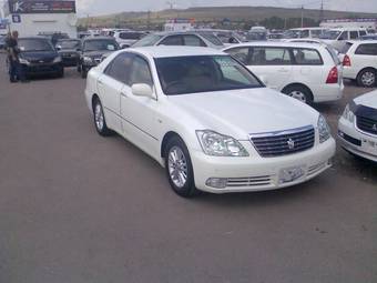 2004 Toyota Crown Photos