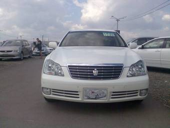 2004 Toyota Crown Photos