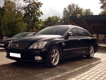 2004 Toyota Crown Pictures