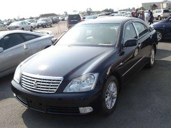 2004 Toyota Crown Pictures