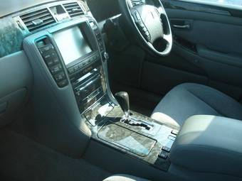 2004 Toyota Crown Photos