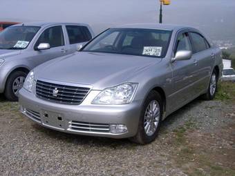 2004 Toyota Crown Photos