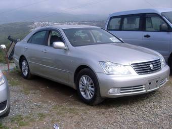 2004 Toyota Crown Photos