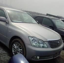 2004 Toyota Crown Photos