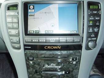 2005 Toyota Crown Photos